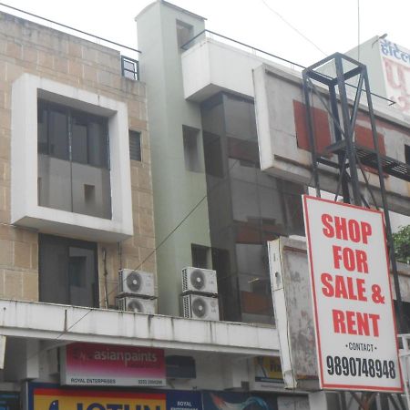 Pooja International Nashik Hotel Екстериор снимка