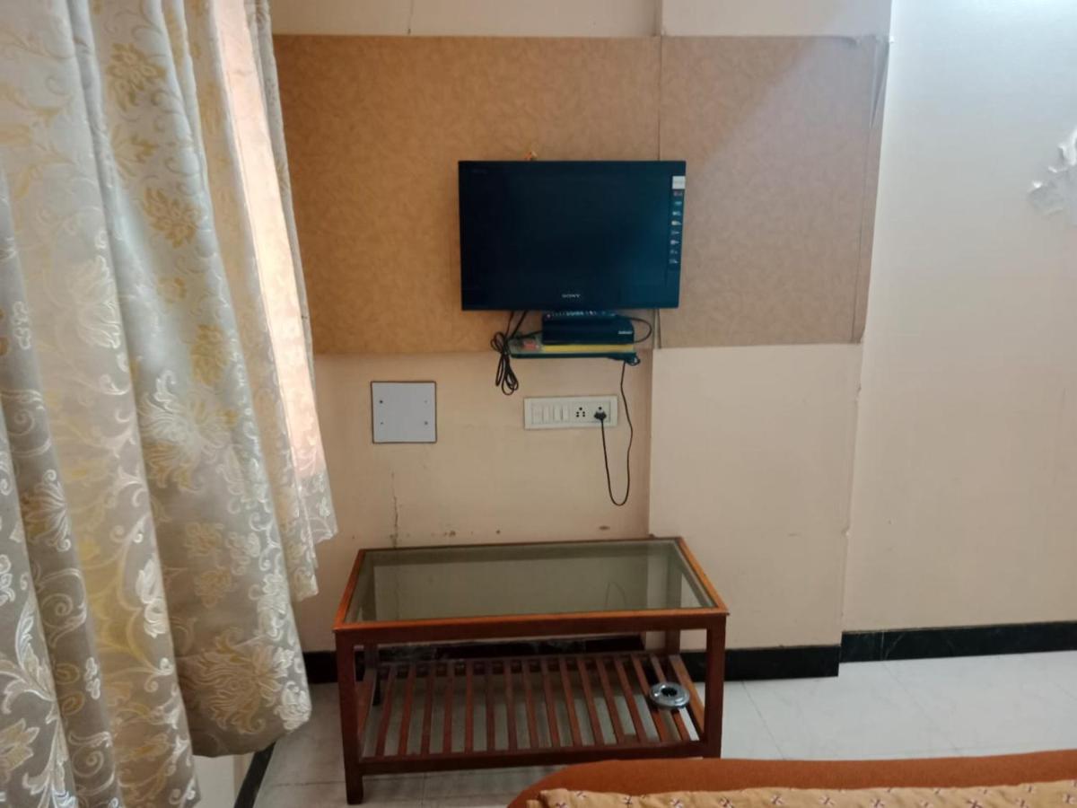 Pooja International Nashik Hotel Екстериор снимка