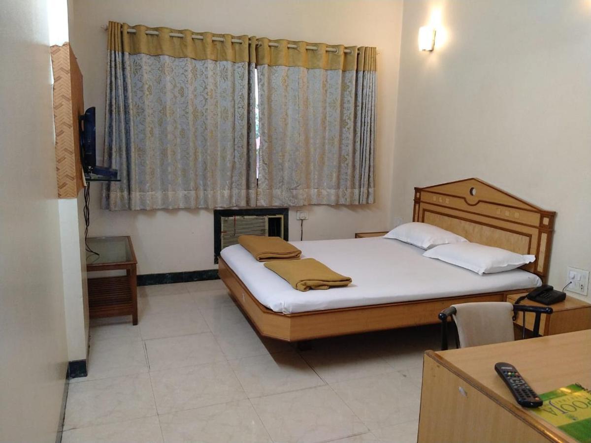 Pooja International Nashik Hotel Екстериор снимка