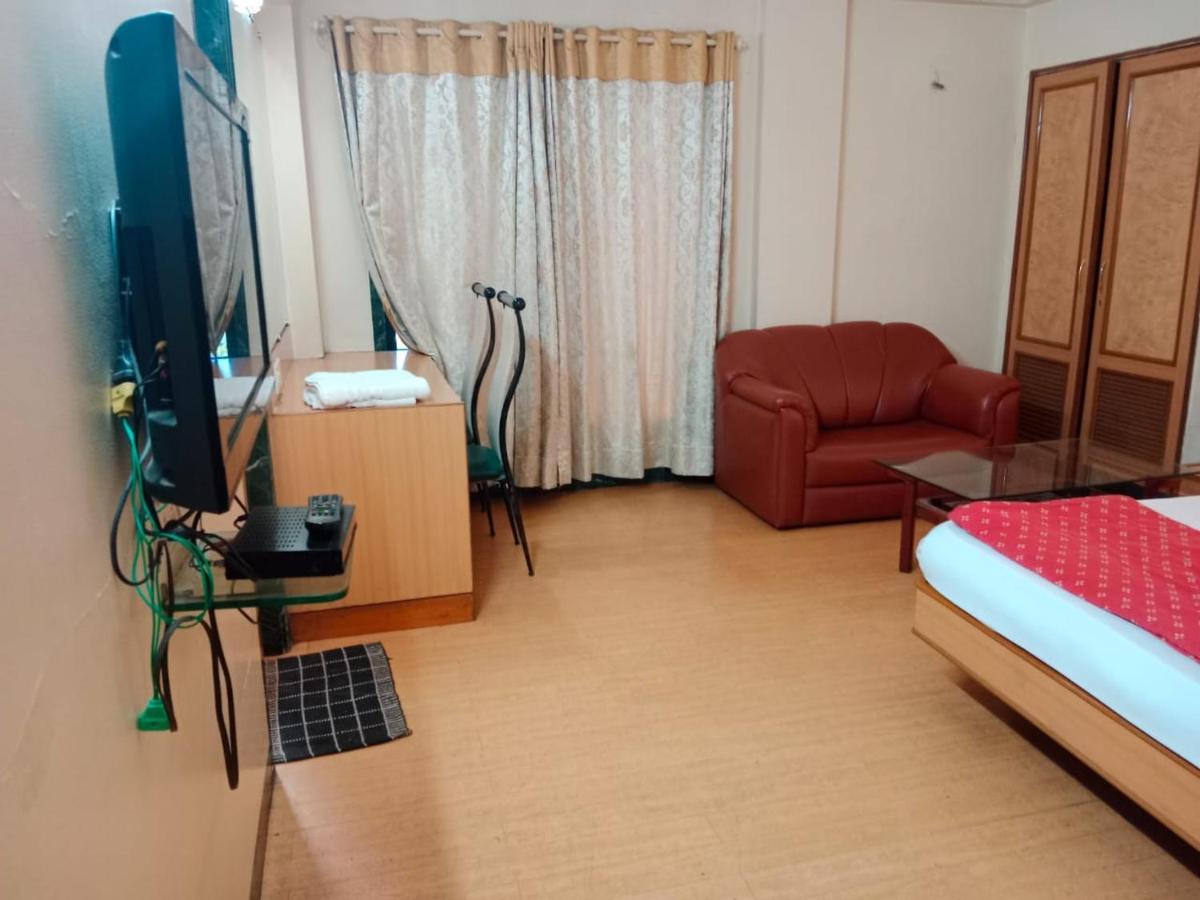 Pooja International Nashik Hotel Екстериор снимка