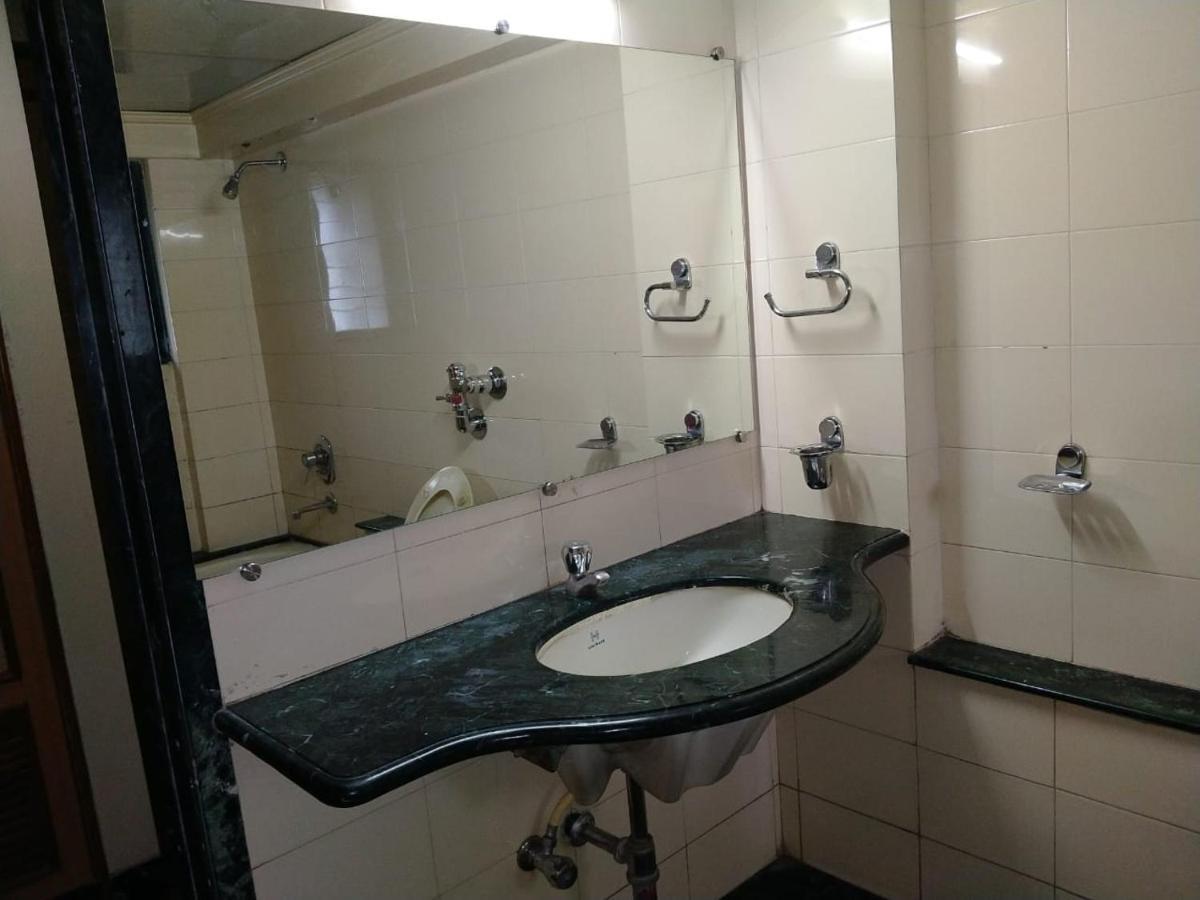 Pooja International Nashik Hotel Екстериор снимка