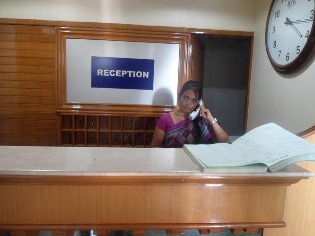 Pooja International Nashik Hotel Екстериор снимка