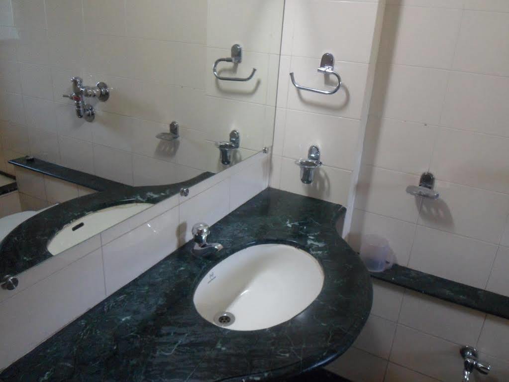 Pooja International Nashik Hotel Екстериор снимка