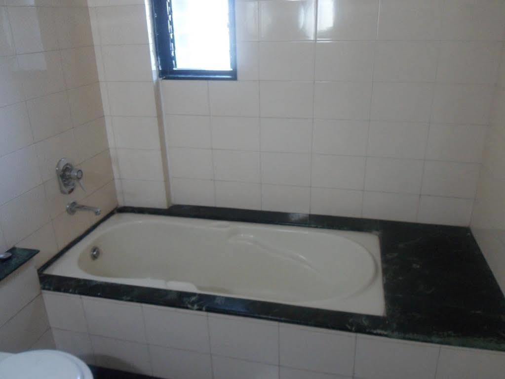 Pooja International Nashik Hotel Екстериор снимка