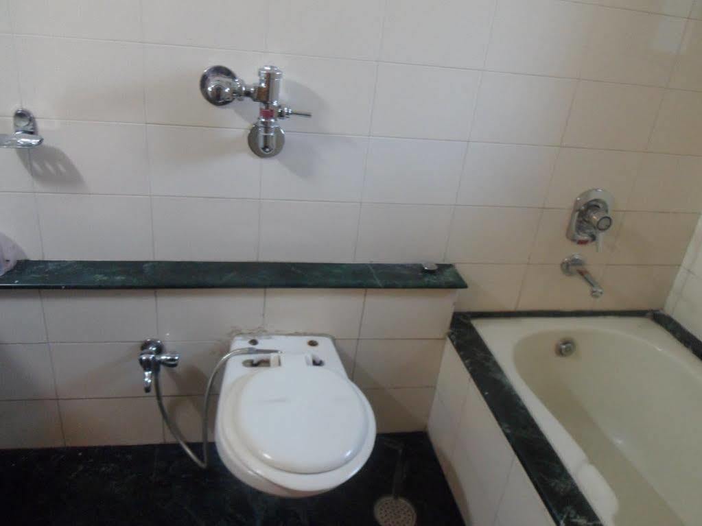 Pooja International Nashik Hotel Екстериор снимка