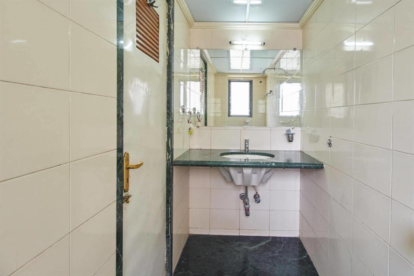 Pooja International Nashik Hotel Екстериор снимка