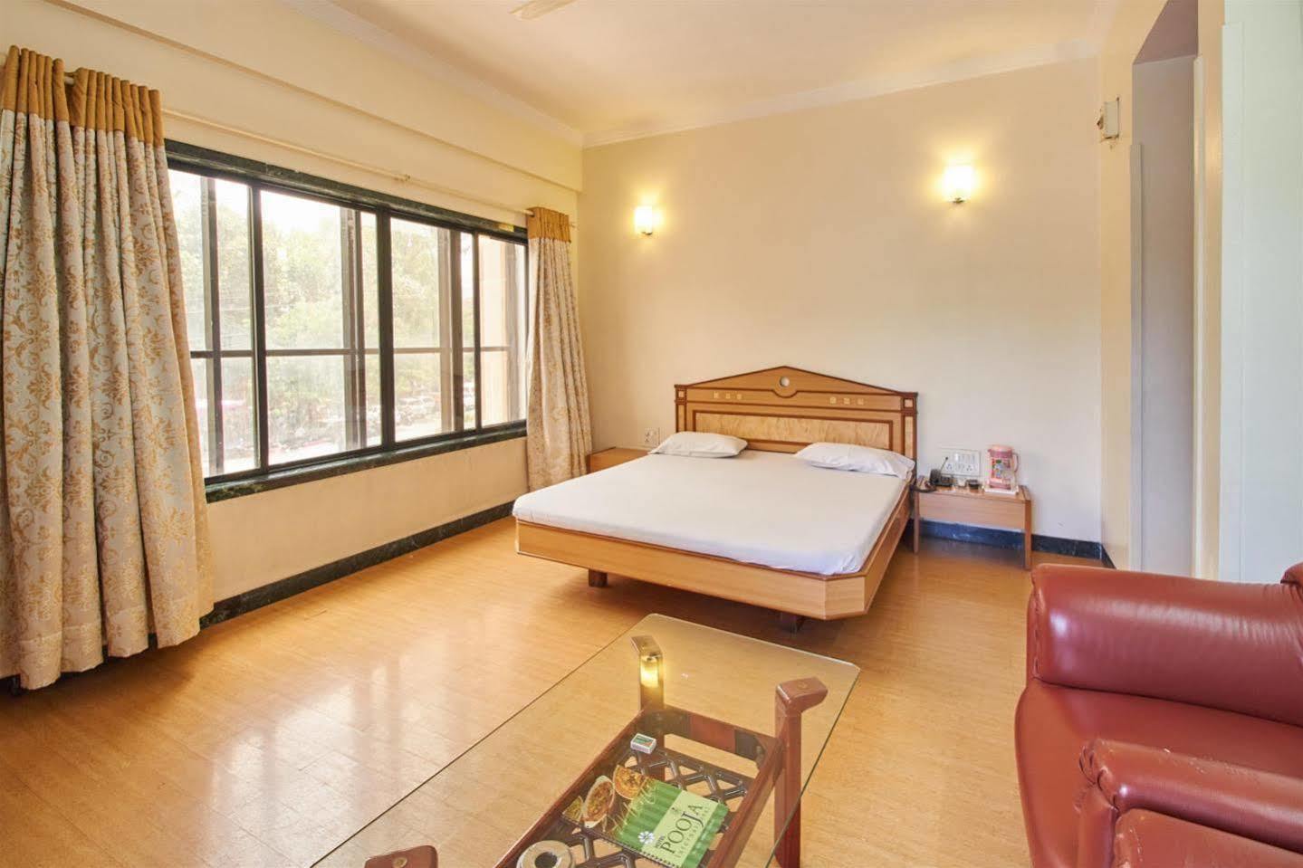 Pooja International Nashik Hotel Екстериор снимка
